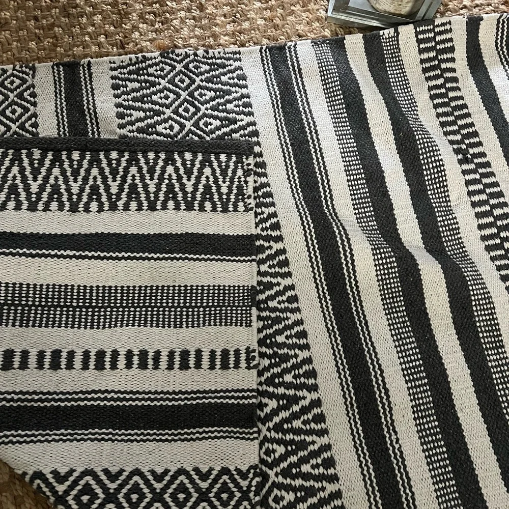 Beautiful Area Rug - Picture 3 of 6